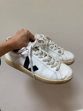 VEJA Men’s Campo Leather Sneakers - White and Navy - Size 11.5